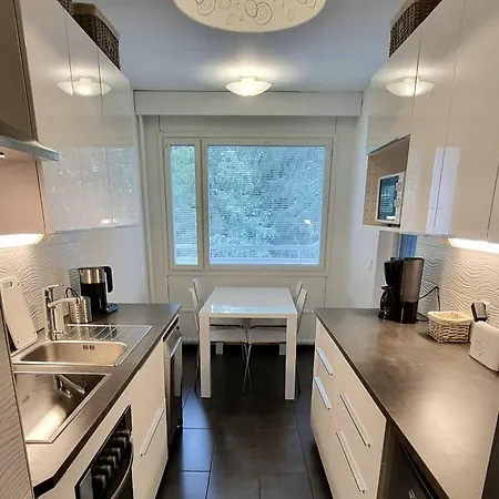 4 Km To The Center Afoot, Cute With Free Parking Appartement