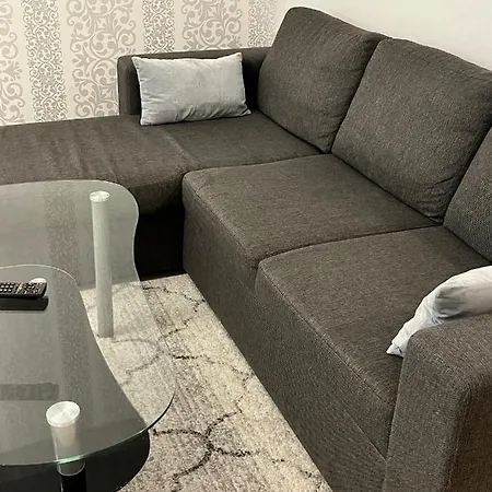 4 Km To The Center Afoot, Cute With Free Parking